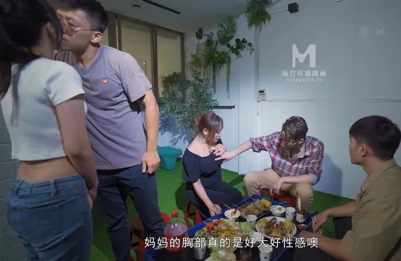 Tết trung thu gia đình tụ họp rồi xxx tập thể