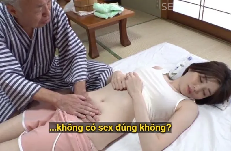 Bạn gái của con trai bị đau nhức nhờ bố gã chồng có nghề mát-xa mát xa và cái kết